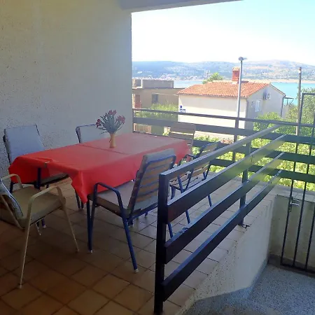 Ika Apartment *